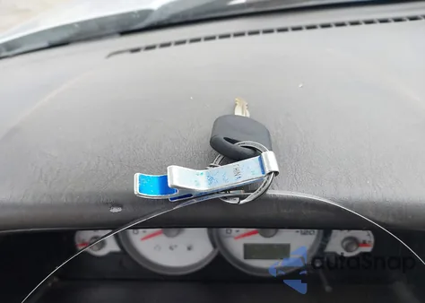 2005 Ford Escape Xls z USA, uszkodzony, nr VIN 1FMYU02Z15KB85699